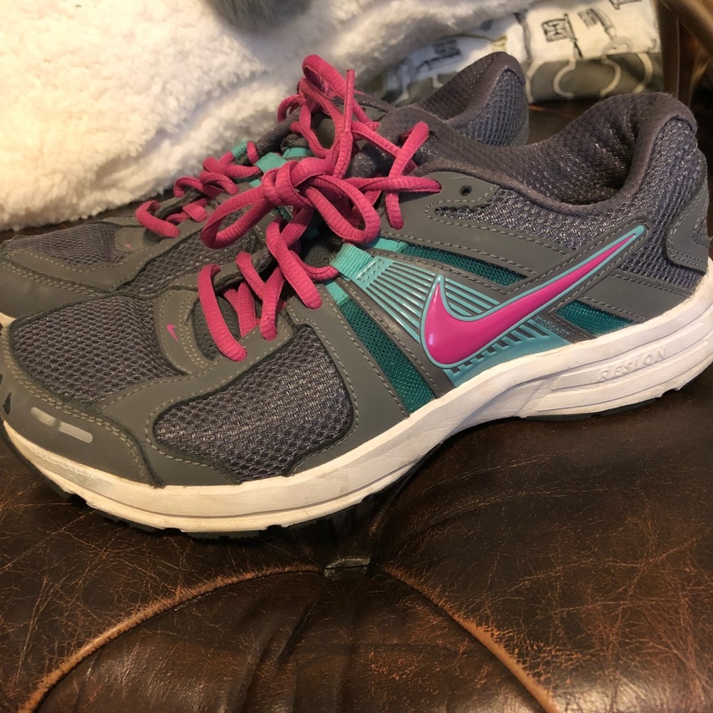 Nike women’s running shoes sz 7